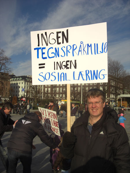 En av plakatene_& KLement Våge